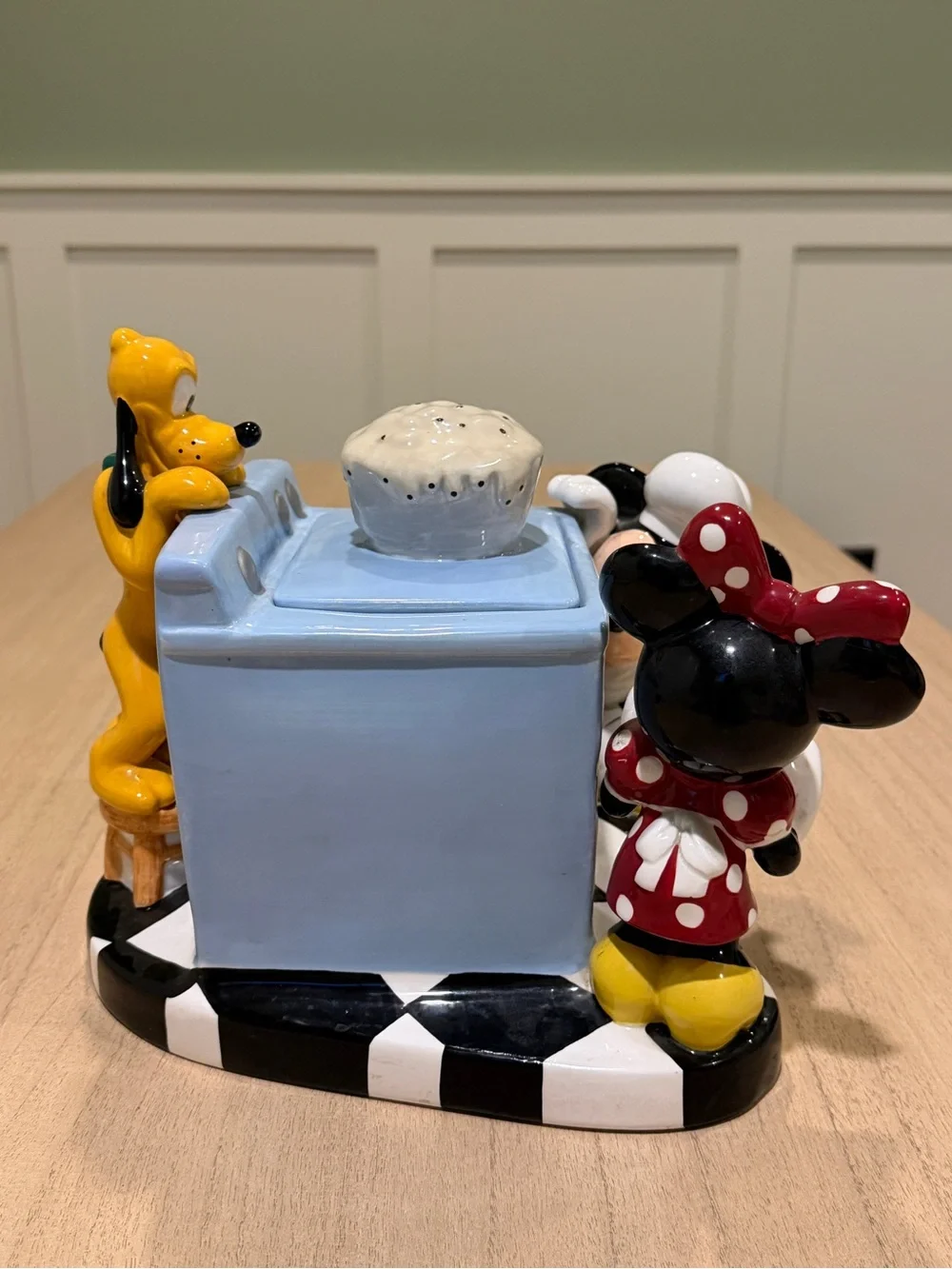 RARE Disney Cookie Jar with Mickey, Minnie, and Pluto from 2006 - Good Condition